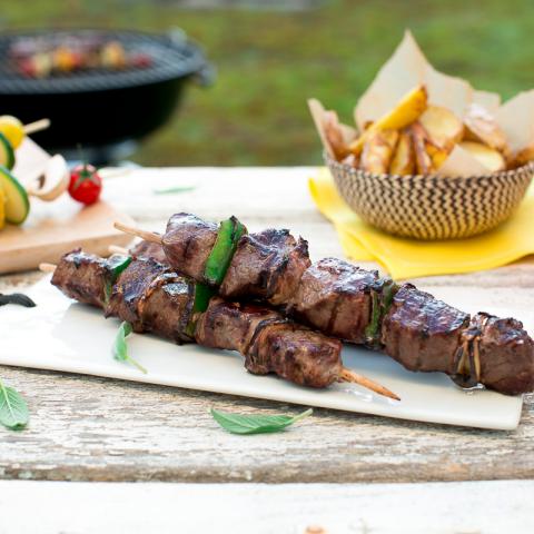 Duo de brochettes et potatoes
