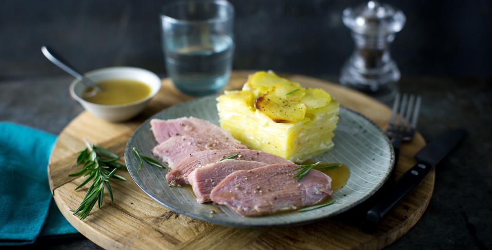 Recette Palette de porc cuite, sauce madère et pavé de pommes de terre