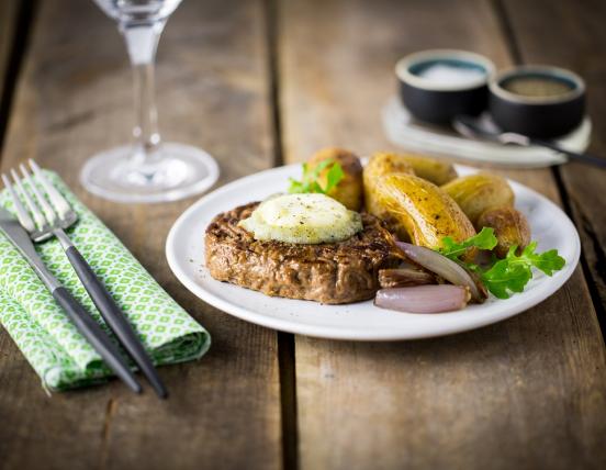 Recette steak fromager, grenailles et échalotes rôties