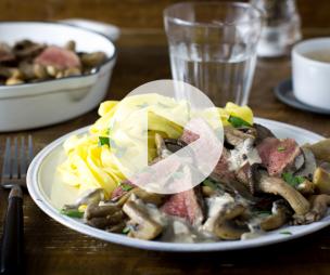 Recette Emincés de bœuf, champignons sauce forestière et tagliatelles